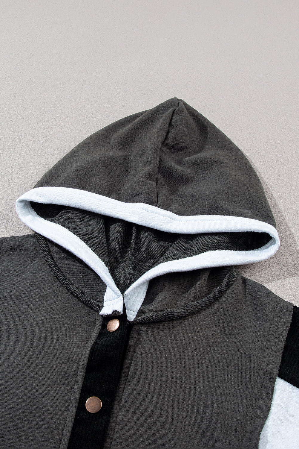 Green Color Block Exposed Seam Buttoned Neckline Hoodie